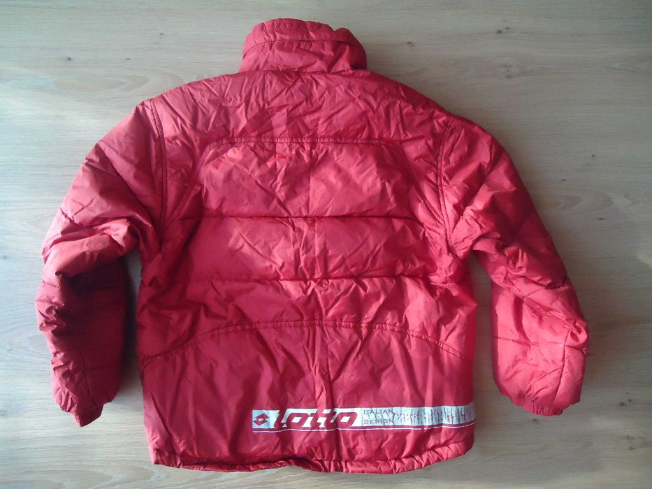 Тёплая зимняя куртка на мальчика 7-9 лет, состояние новой, дёшево.