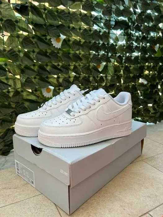 Buty meskie Nike Air Force 1 Low White R.38