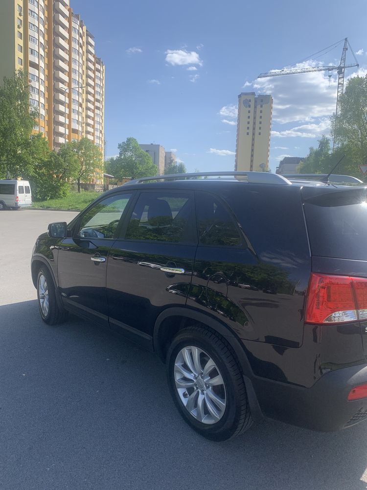 Продам автомобіль Kia Sorento