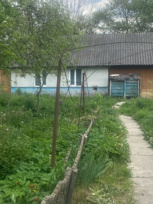 Велика земельна ділянка з будинком у м Тлумач