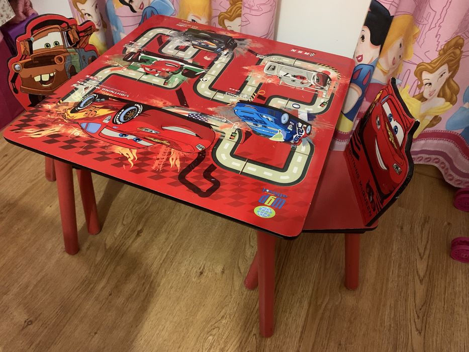 Mesa infantil e 2 cadeiras