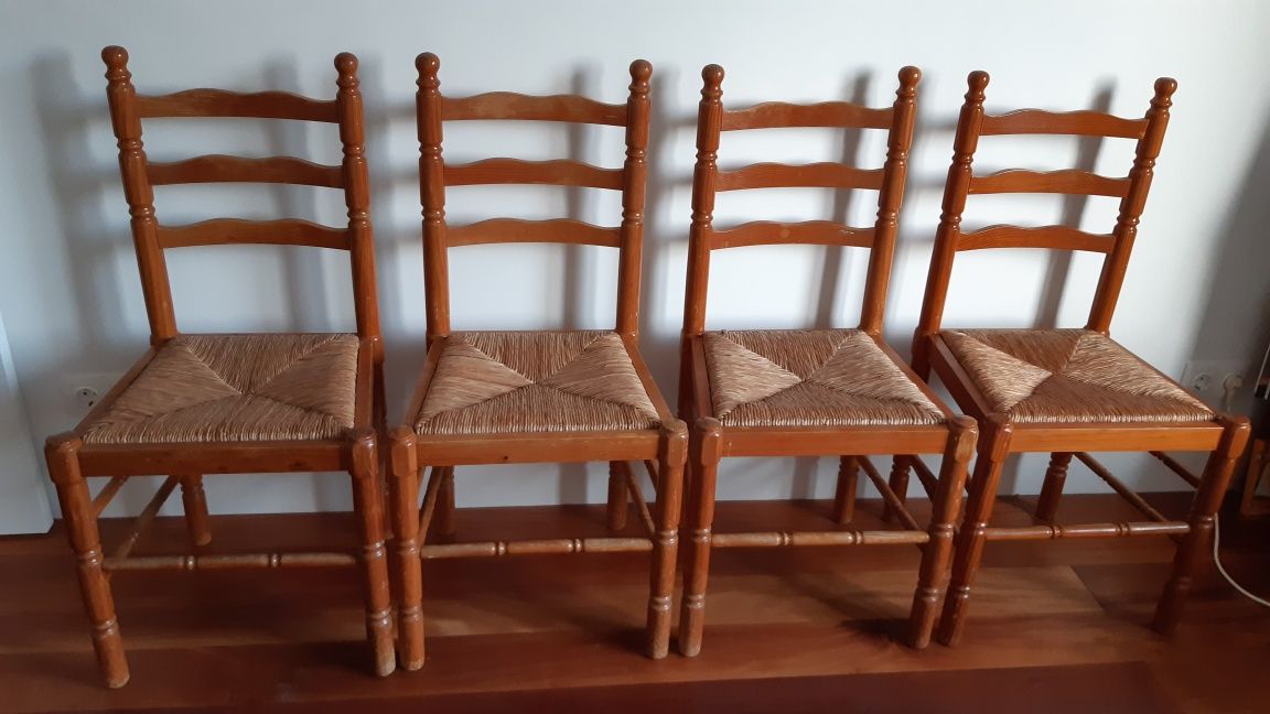 4 Cadeiras de pinho e verga (ou 6)