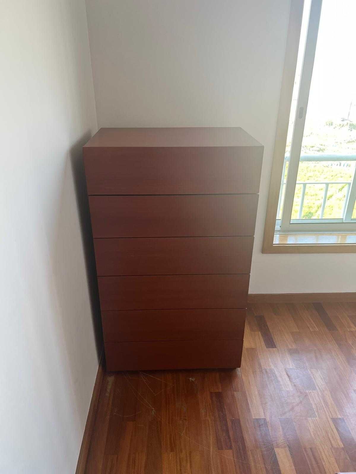 Conjunto de mesinhas de cabeceira e comoda