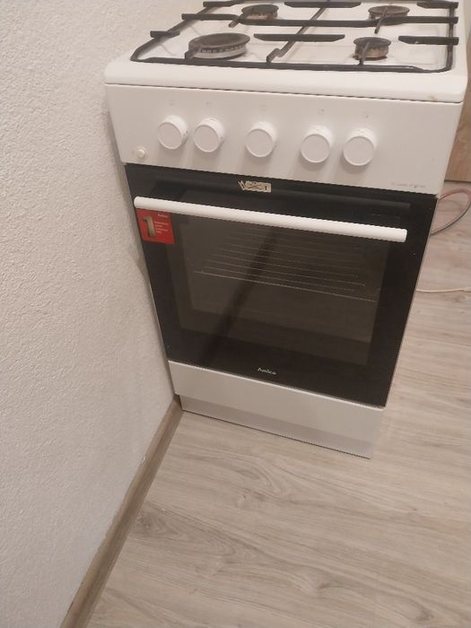 Kuchenka  Amica na gaz z butli wraz z wężem.