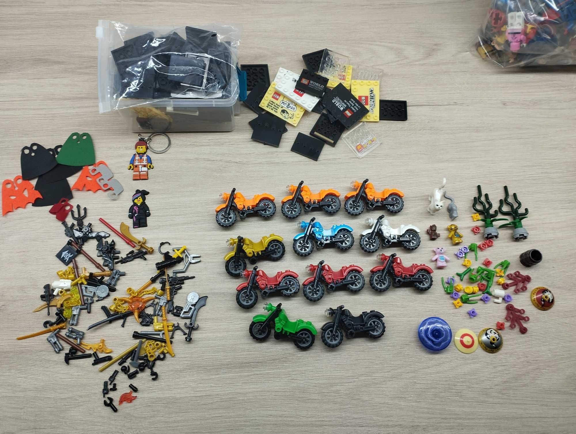 Varias figuras lego