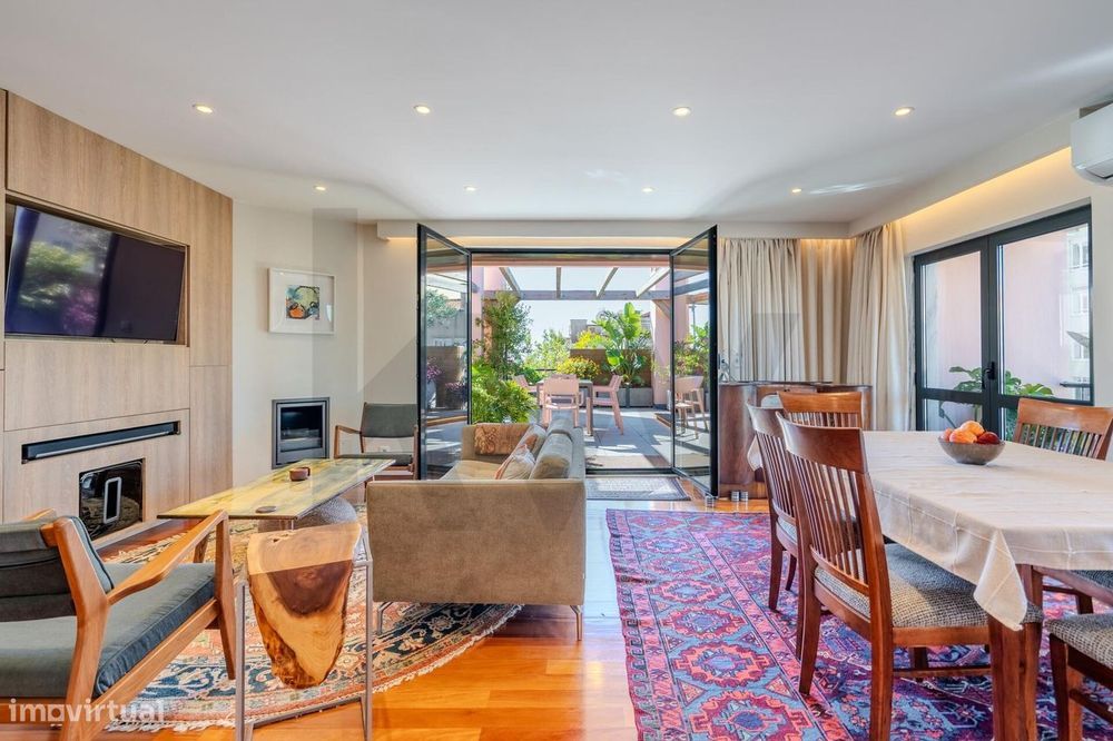 Penthouse de Luxo T3 com Terraço e Vista Mar em Cascais