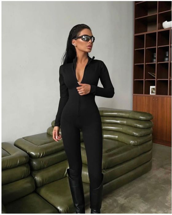 Жіночий комбінезон