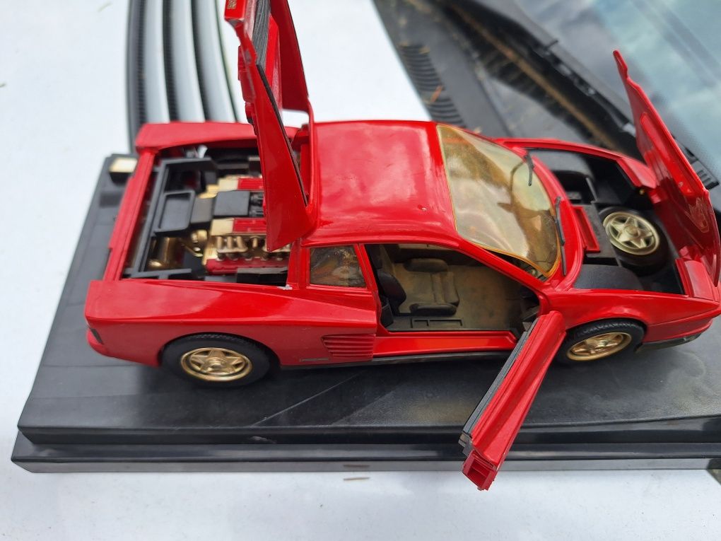 Kolekcjonerski samochód Ferrari testarossa