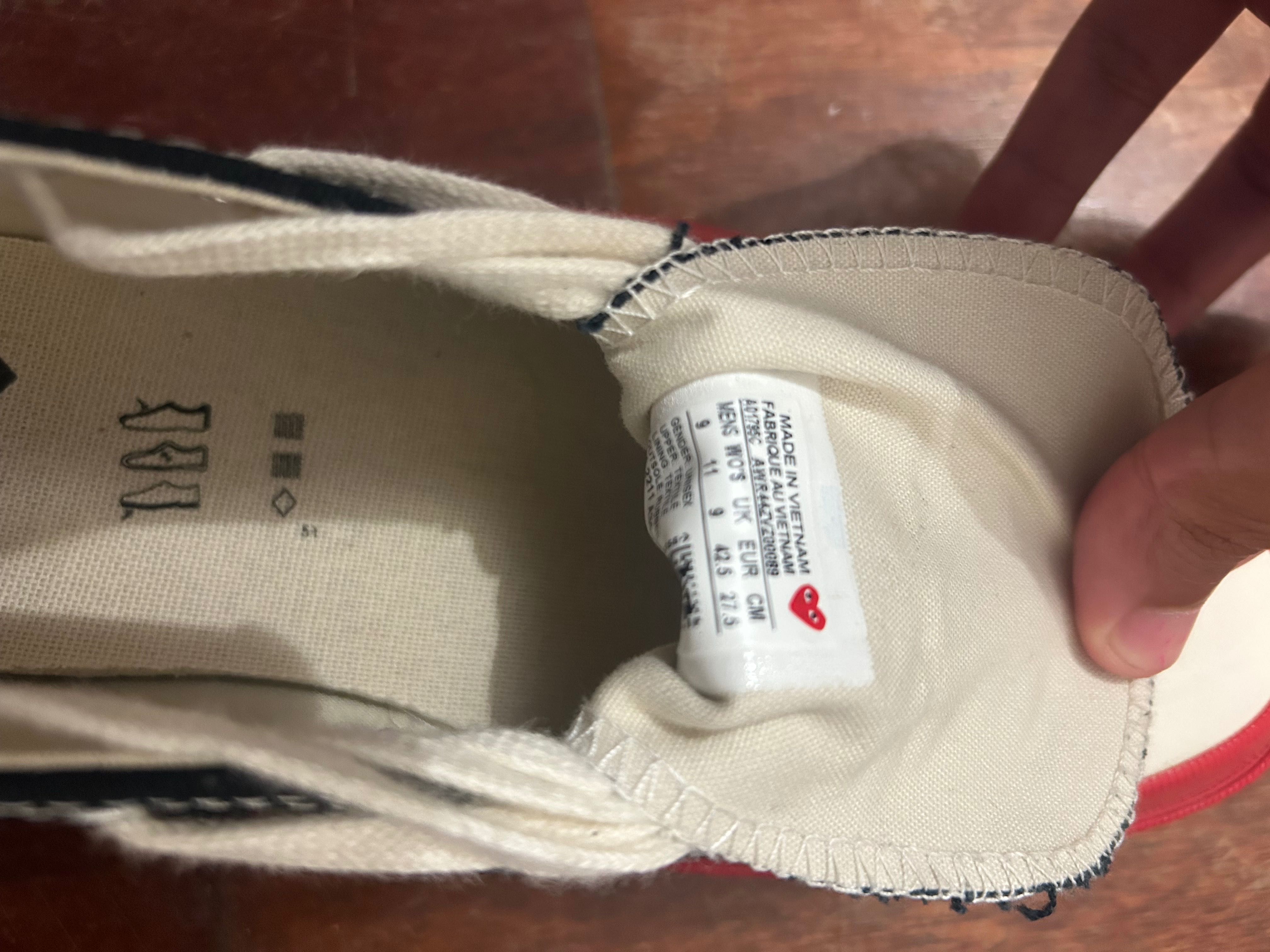 All star pretos e vermelhos