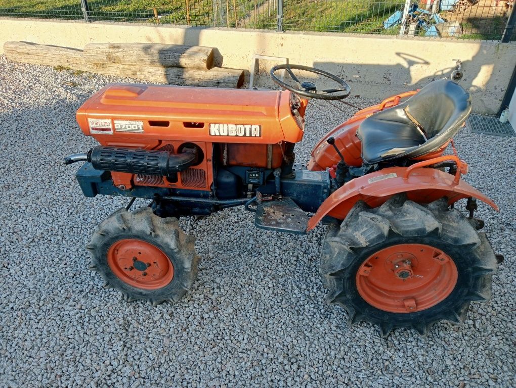 Vendo tractor Kubota B7001