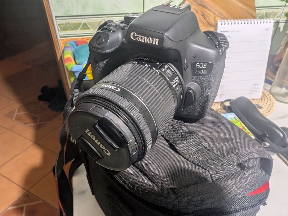 Lustrzanka CANON EOS 750D niski przebieg + dodatki