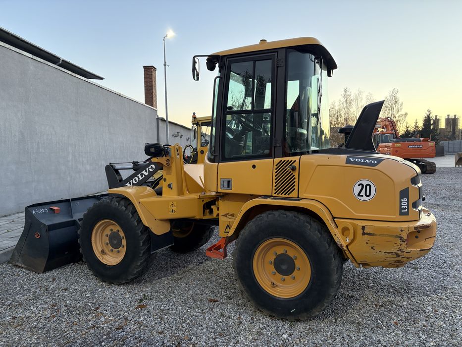 Volvo L30 plus waga l35 komatsu wa80 cat908 terex tl 80