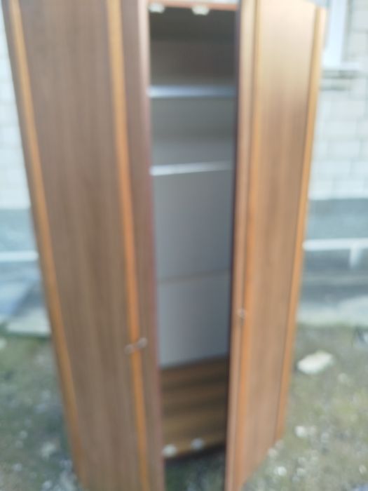 Віддамо безкоштовно старі меблі.