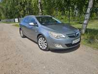 Opel Astra J model 2012 1.7 CDTI kombi doinwestowana