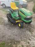 Traktorek John Deere LA 145