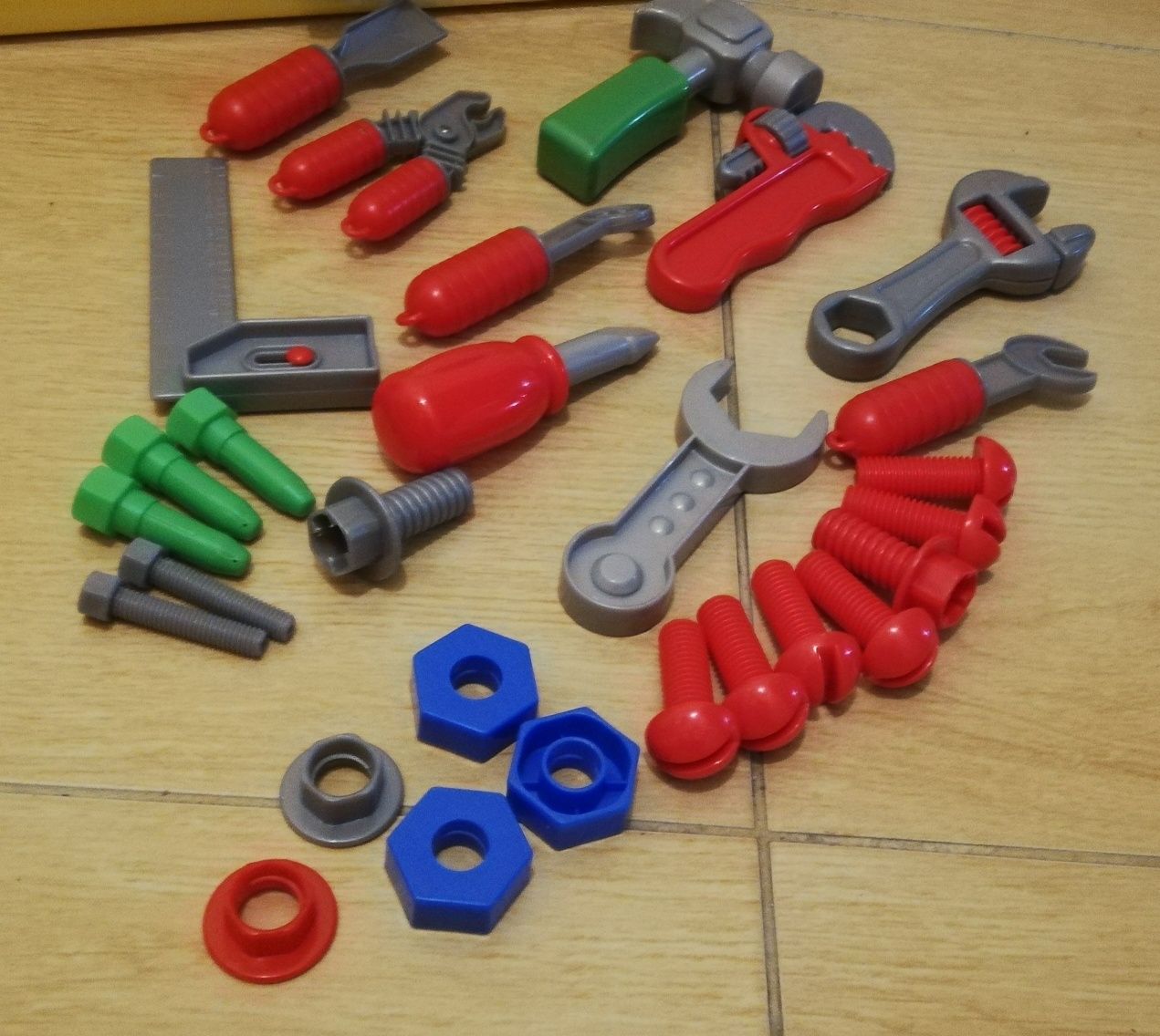Brinquedo com Camião+reboque+caixa ferramentas
