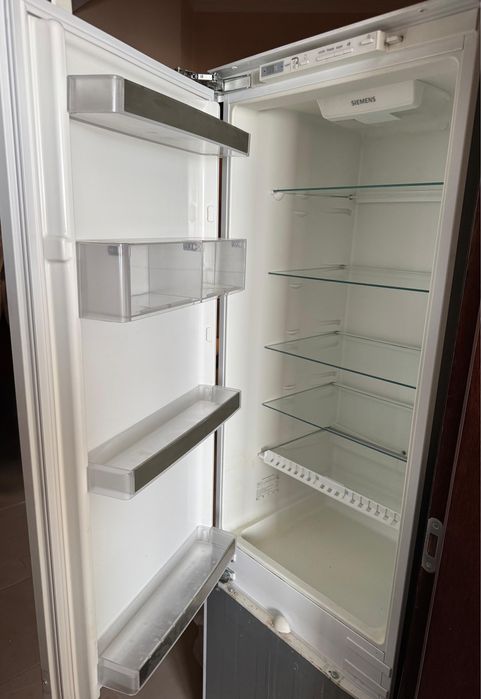 Полиці скляні та дверні полички для вбудованого холодильника Siemens