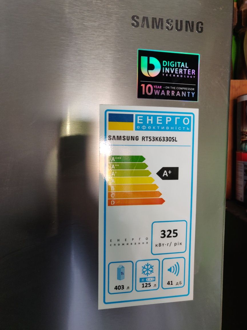 Холодильник з морозильною камерою Samsung RT53K6330SL