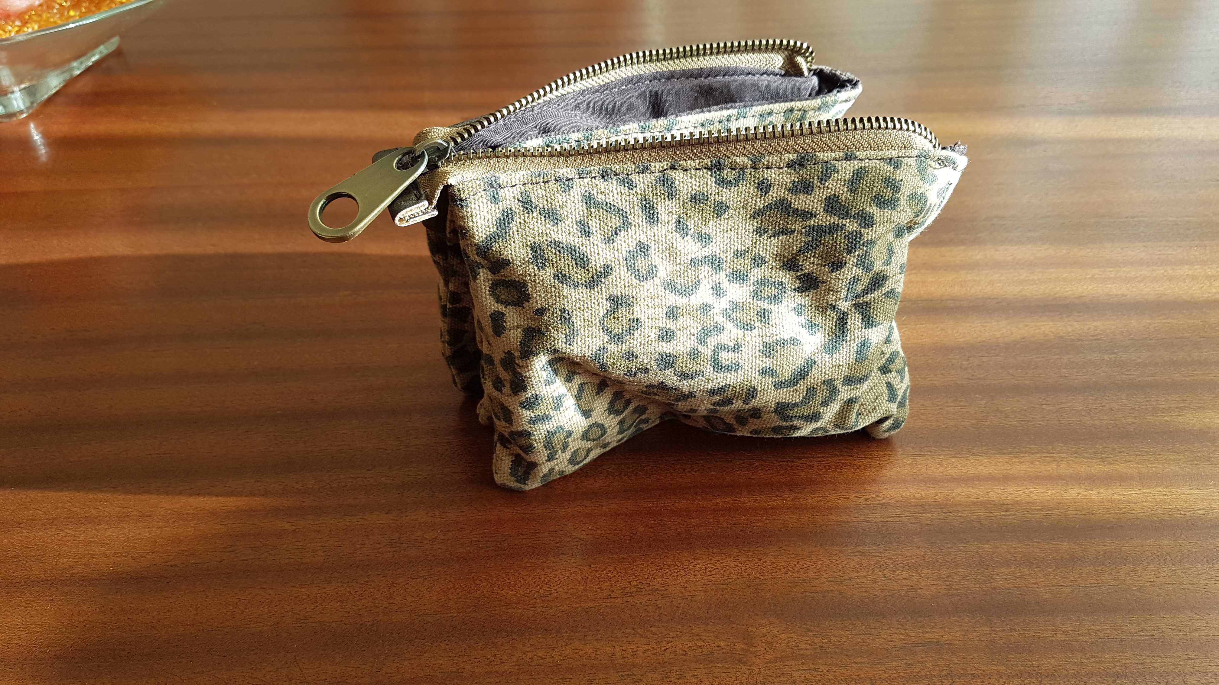 Bolsa/Carteira Leopardo Stradivarius