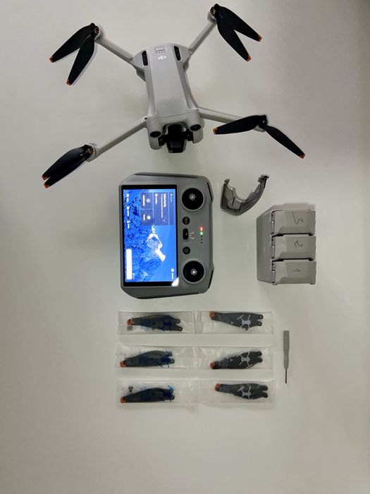 Dron DJI Mini 3 PRO Fly More Combo