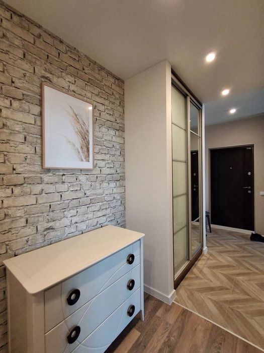 Продаж 2 км квартири на березі міського озера