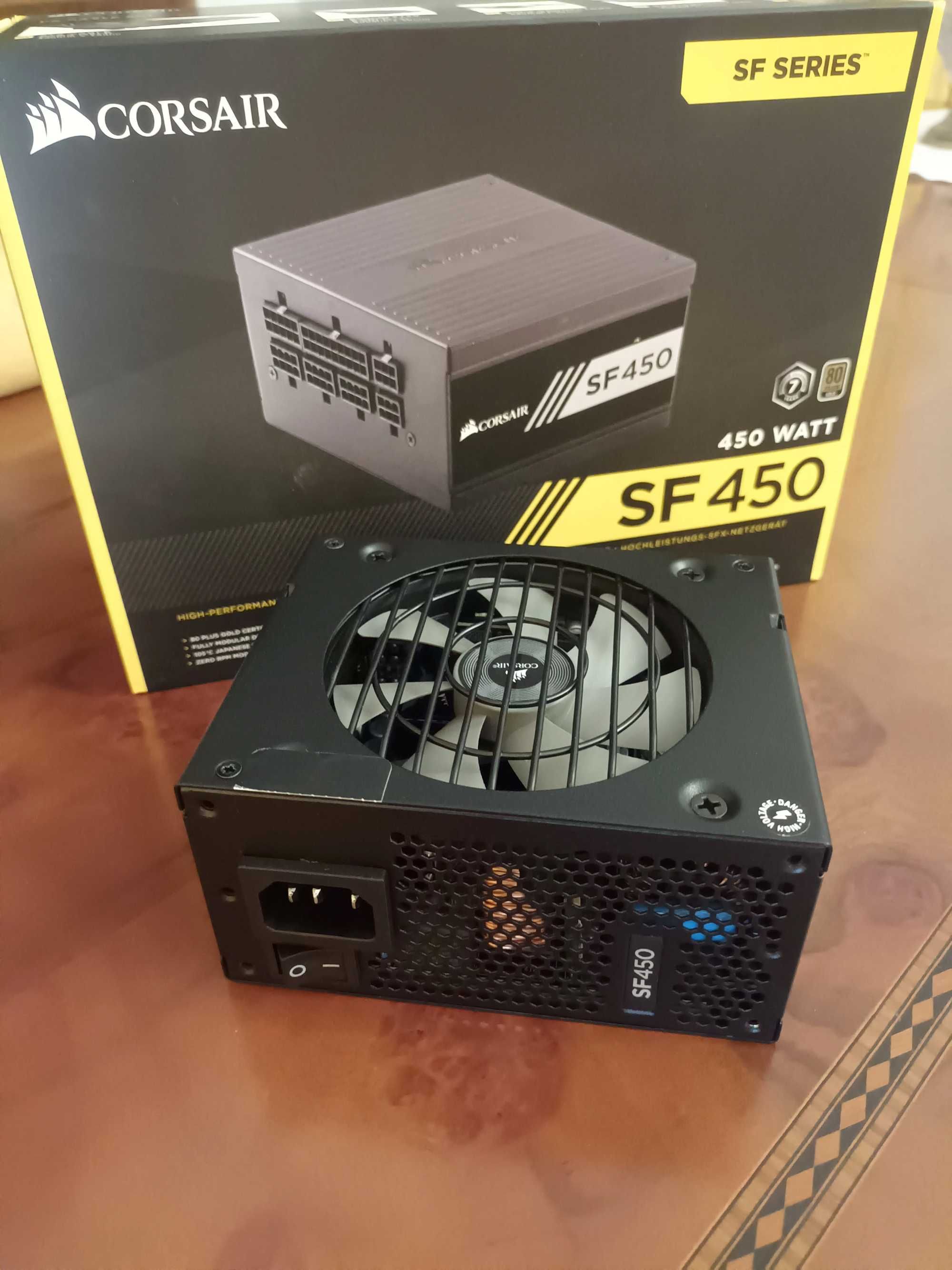 Fonte de Alimentação CORSAIR SF450 (450W) 80 Plus Gold