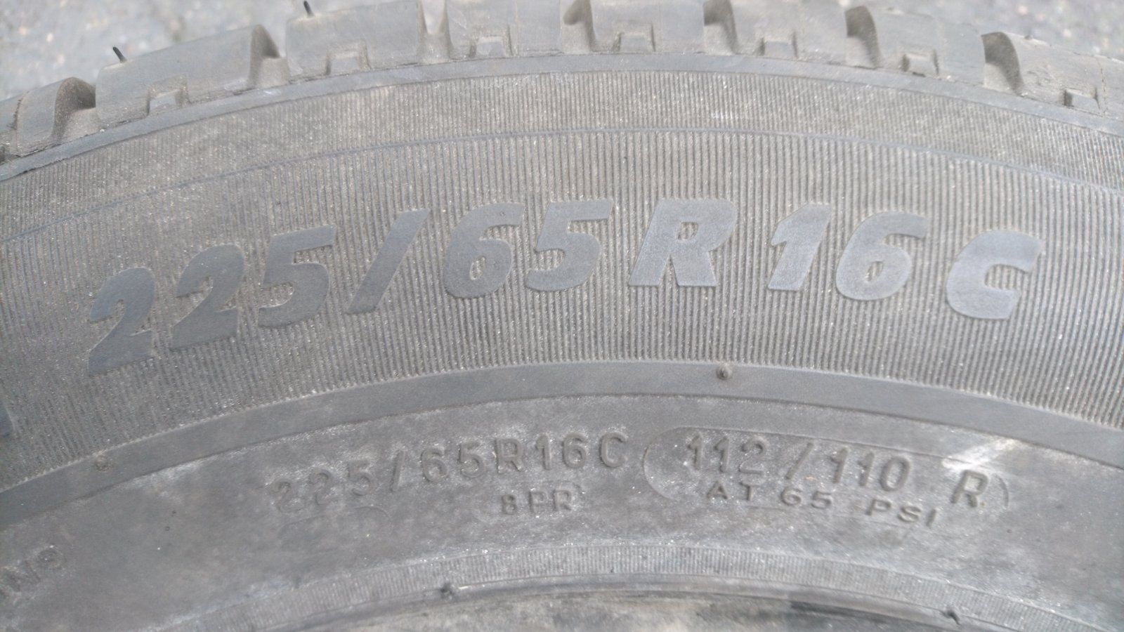 225/65r16c Michelin 2шт