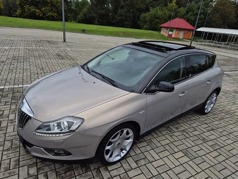 Lancia Delta 1.6D 105KM/Navi/Skóry/Led/Xenon/Panorama/Bose/Zamiana