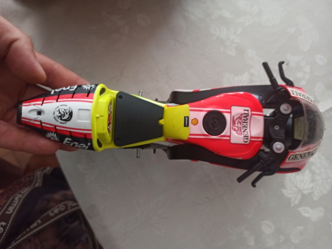 Ducati Valentino Rossi 1/6