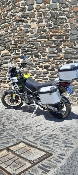 Aprilia tuareg 660