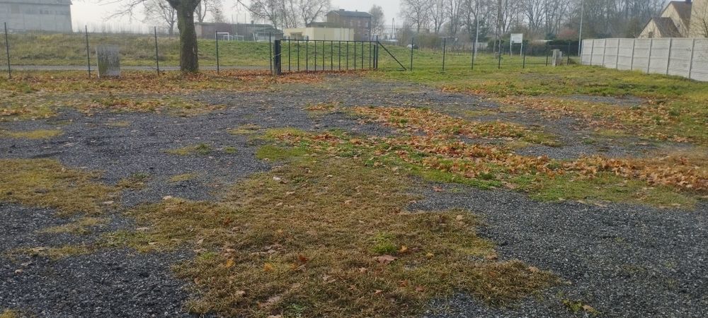 Działka ogrodzona ,utwardzona