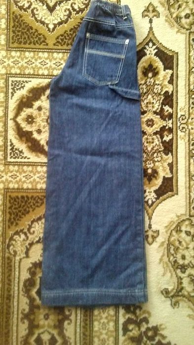 Широкі прямі джинси