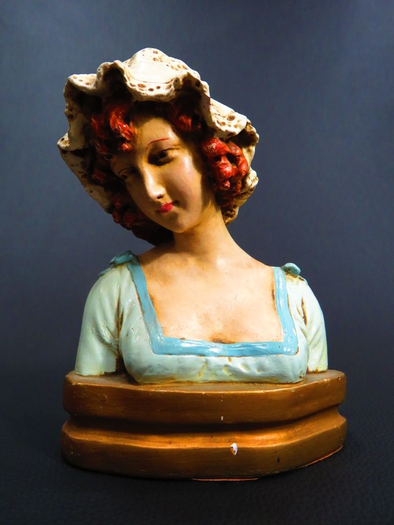 Busto de senhora.