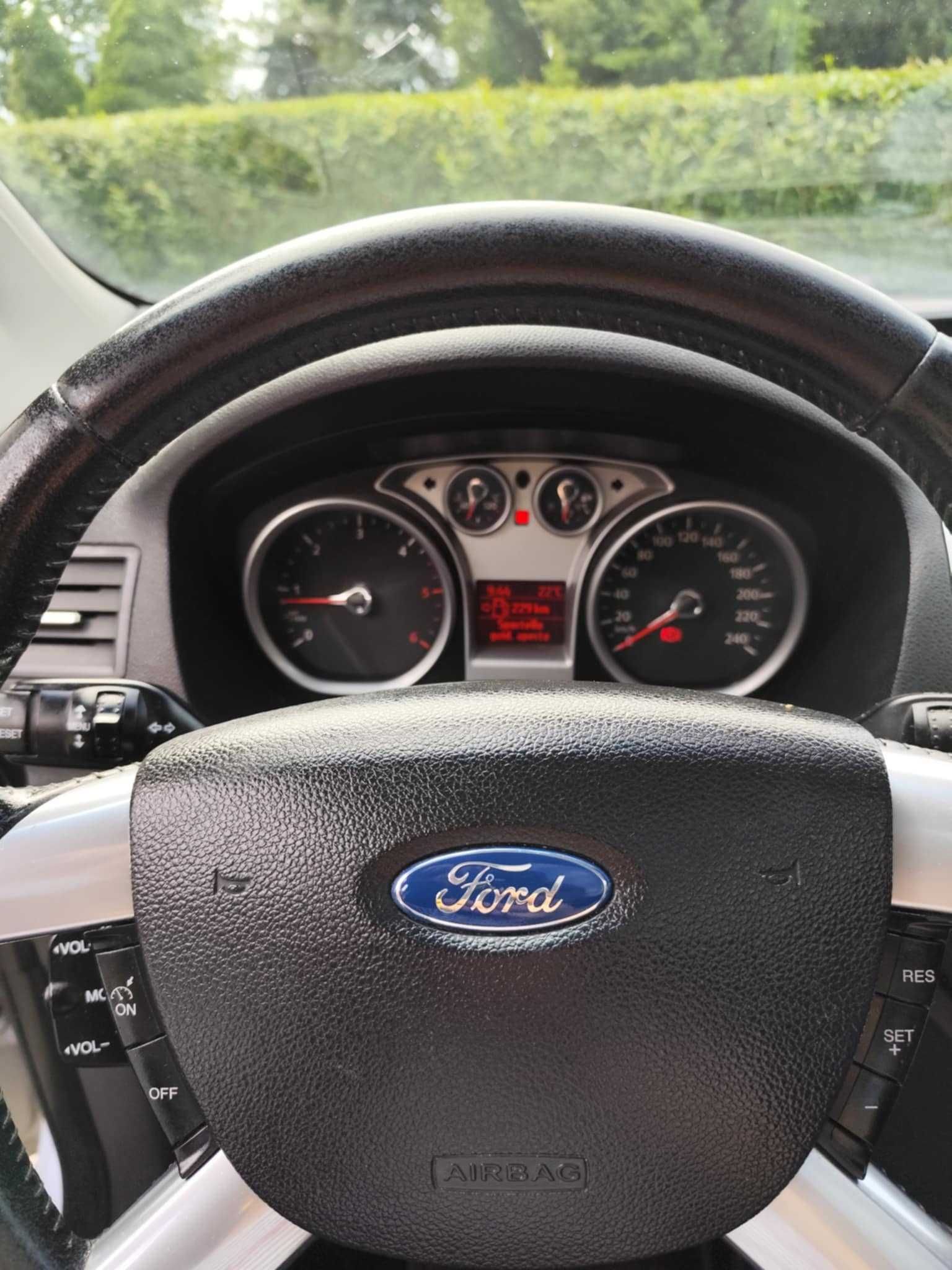 Ford Kuga 4x4, Skóra, Panorama