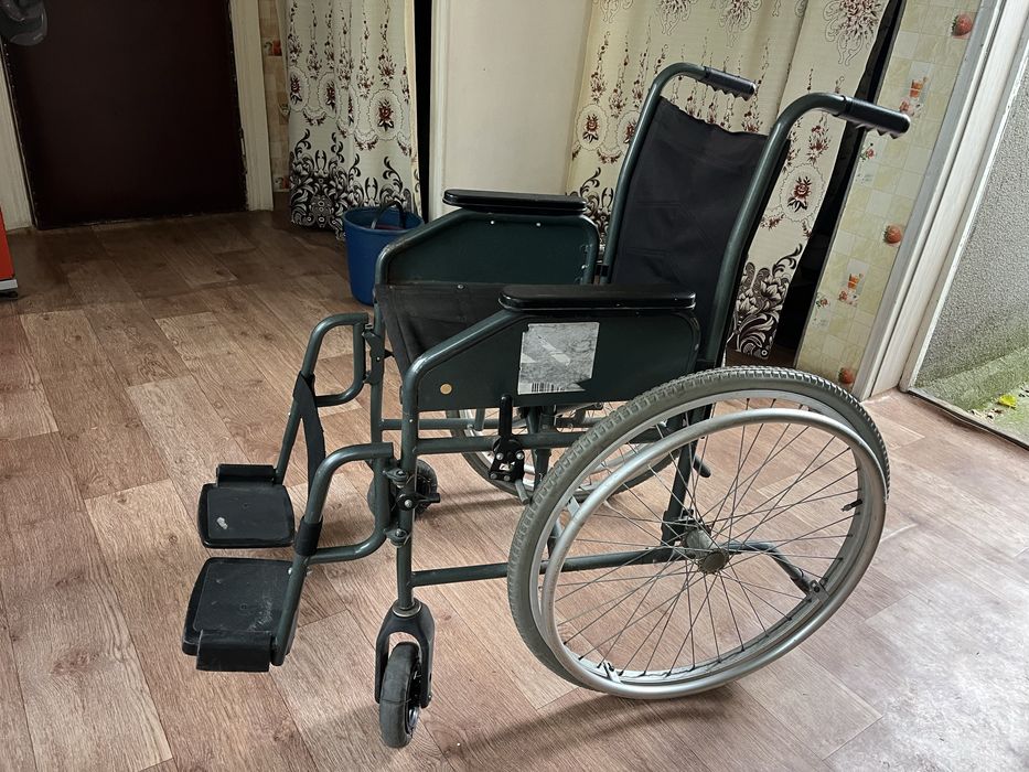 Продам инвалидную коляску