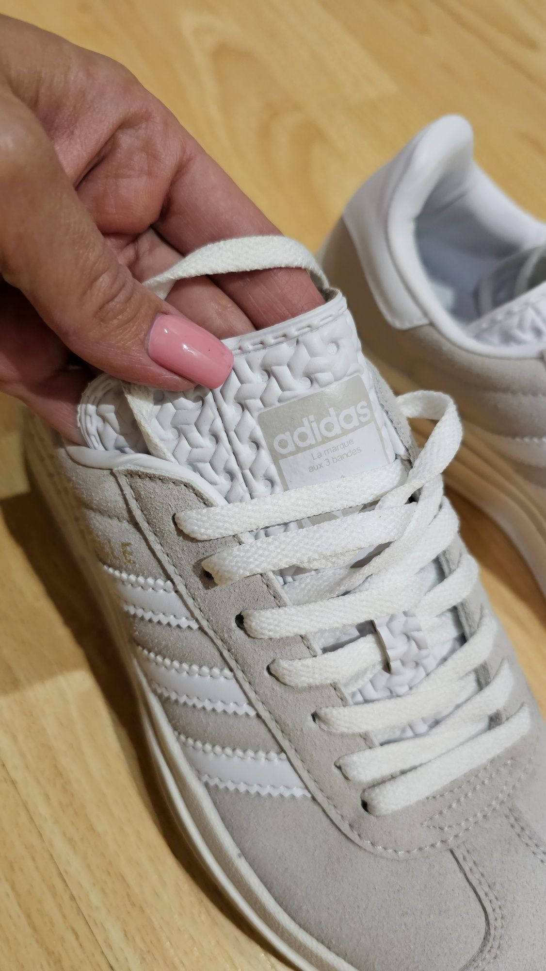 Кроссовки adidas женские