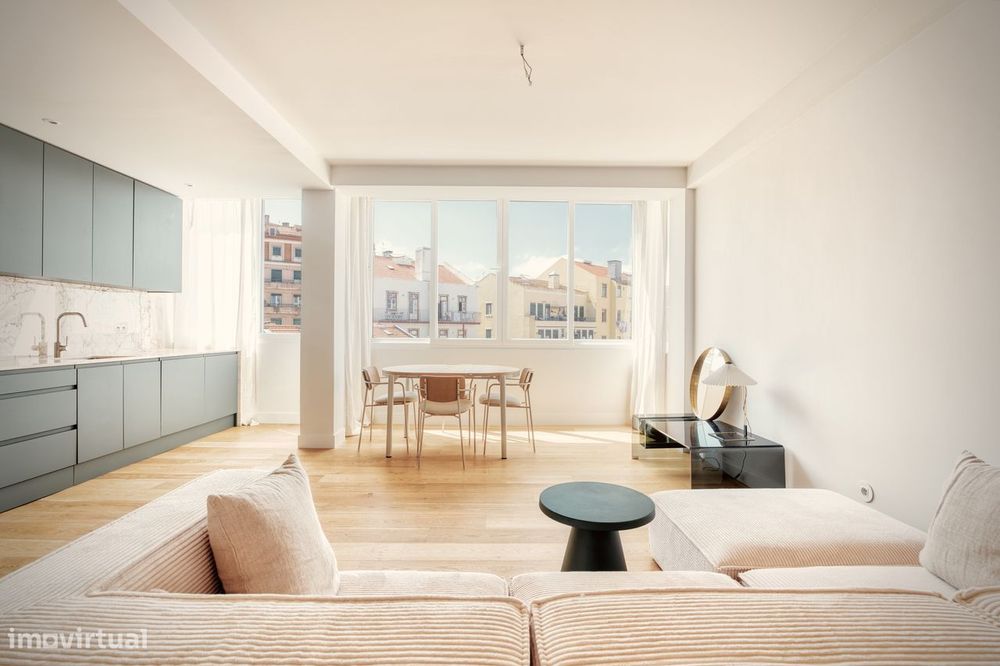 *T2 Renovado e Luminoso em Alcântara com Vista Desafogada*