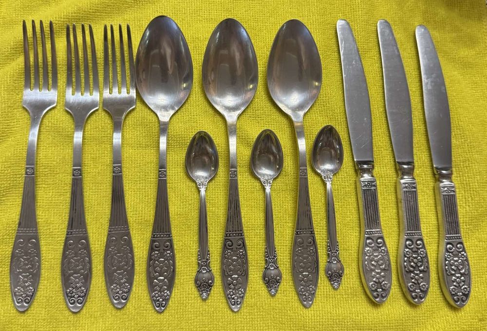 Столові прибори мнц