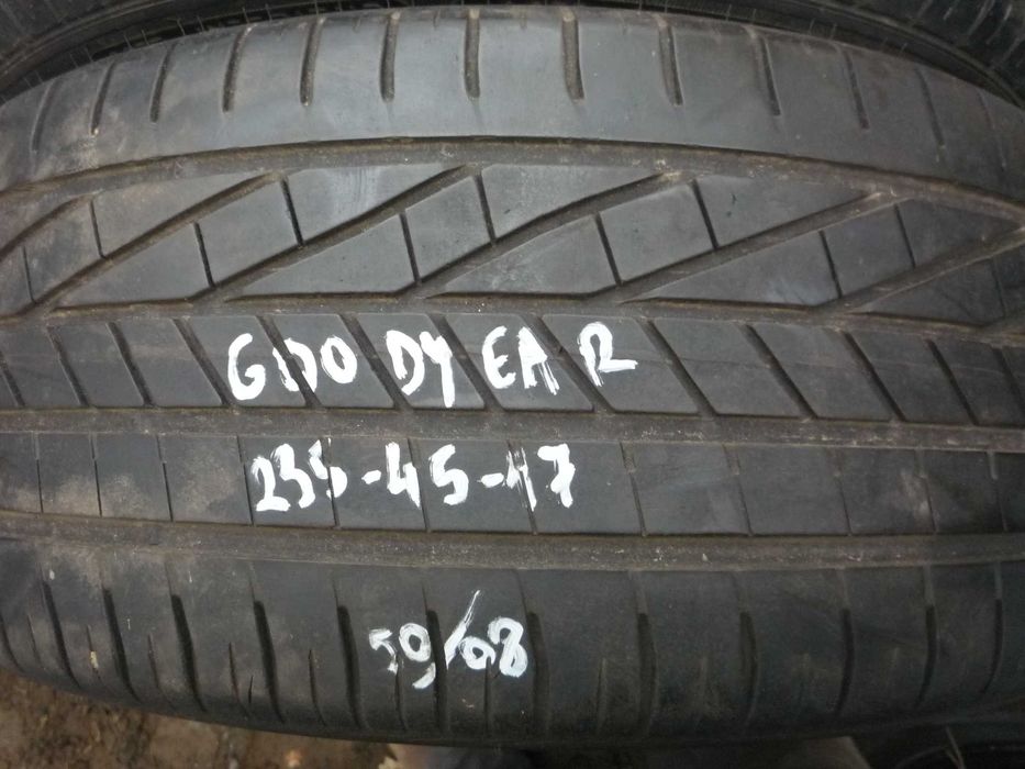 Opona letnia Goodyear Excelence 235/45/17