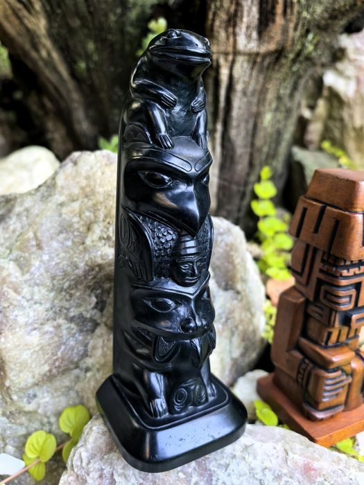 Totem wykonany z hebanu, Kanada, oryginał, rękodzieło, ręcznie, rzeźba