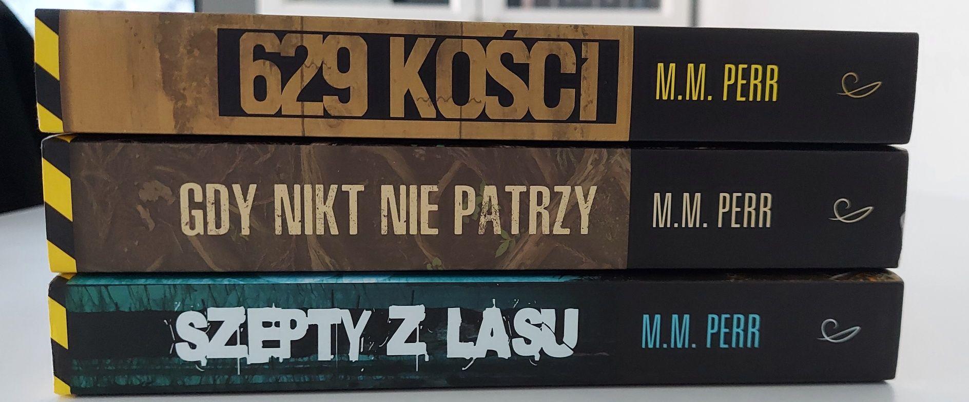 M. M. Perr 629 kości Gdy nikt nie patrzy Szepty z lasu seria