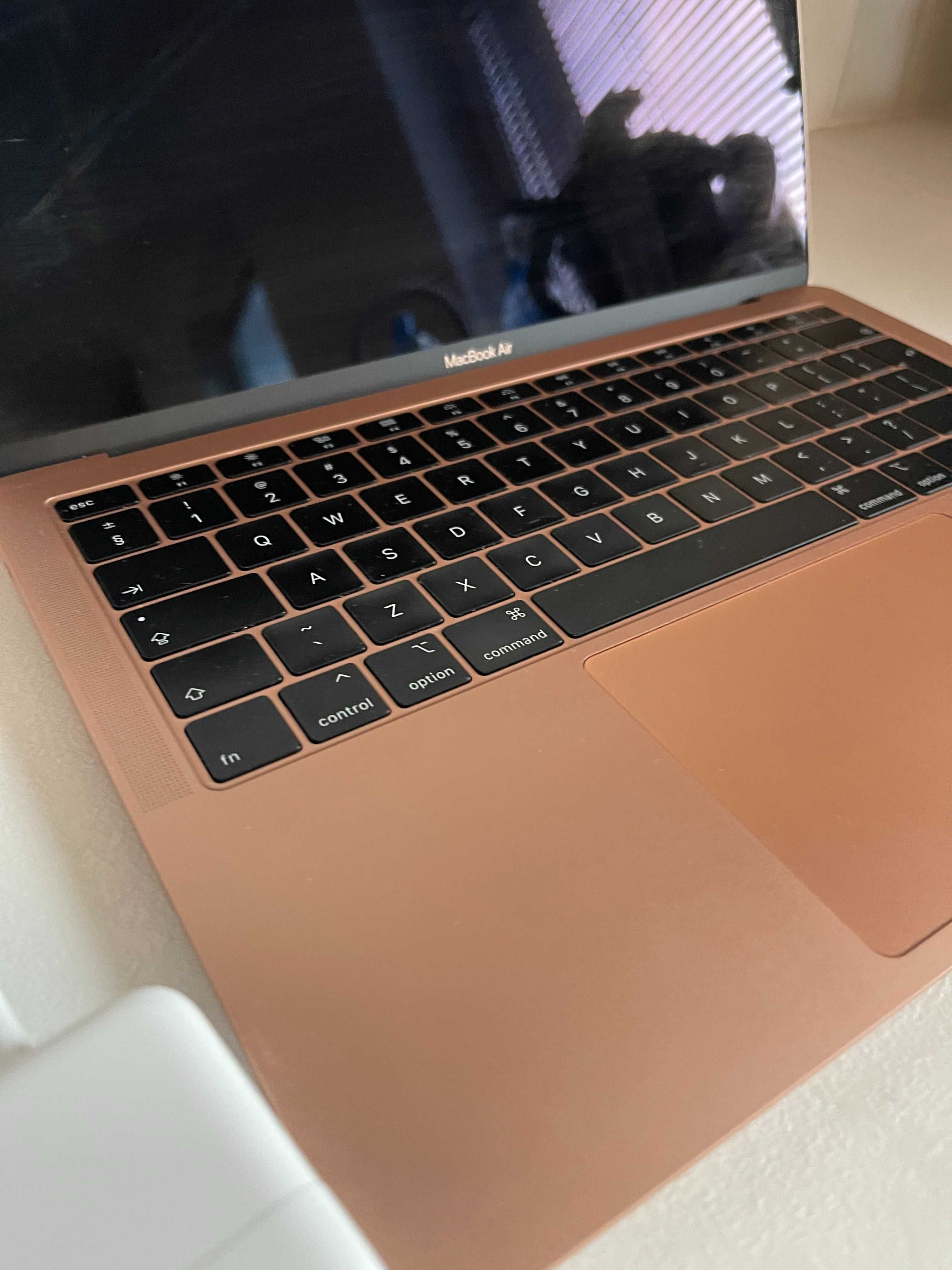 MacBook Air 2018 różowe złoto