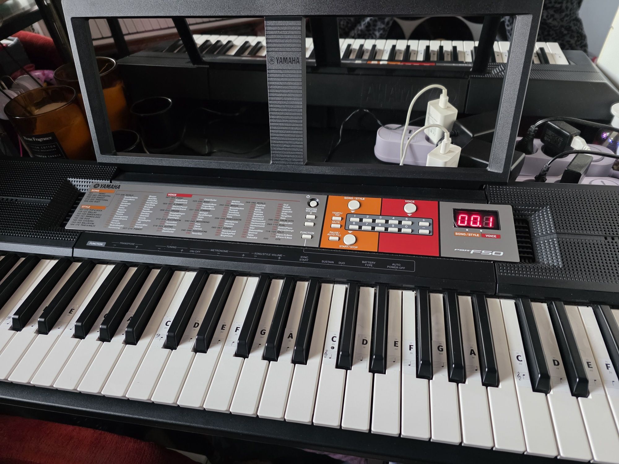Keyboard yamaha f50