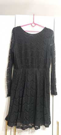 koronkowa czarna sukienka