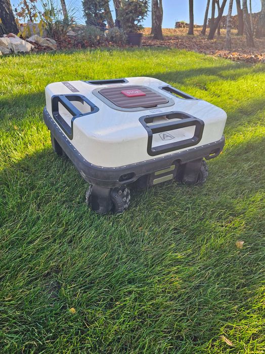 Ambrogio CUBE / QUAD nachylenia do 75%, napęd 4x4 GPS, RADARY, 3500m2