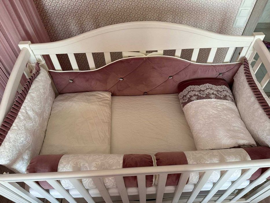 ДИТЯЧІ МЕБЛІ- Кроватка+матрас+бортіткі+балдахін+комод+пелінатор!!!