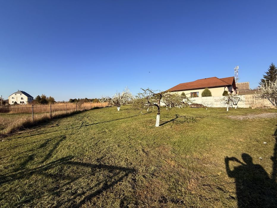 Продам участок у реки в элитном раене !!! ( С )