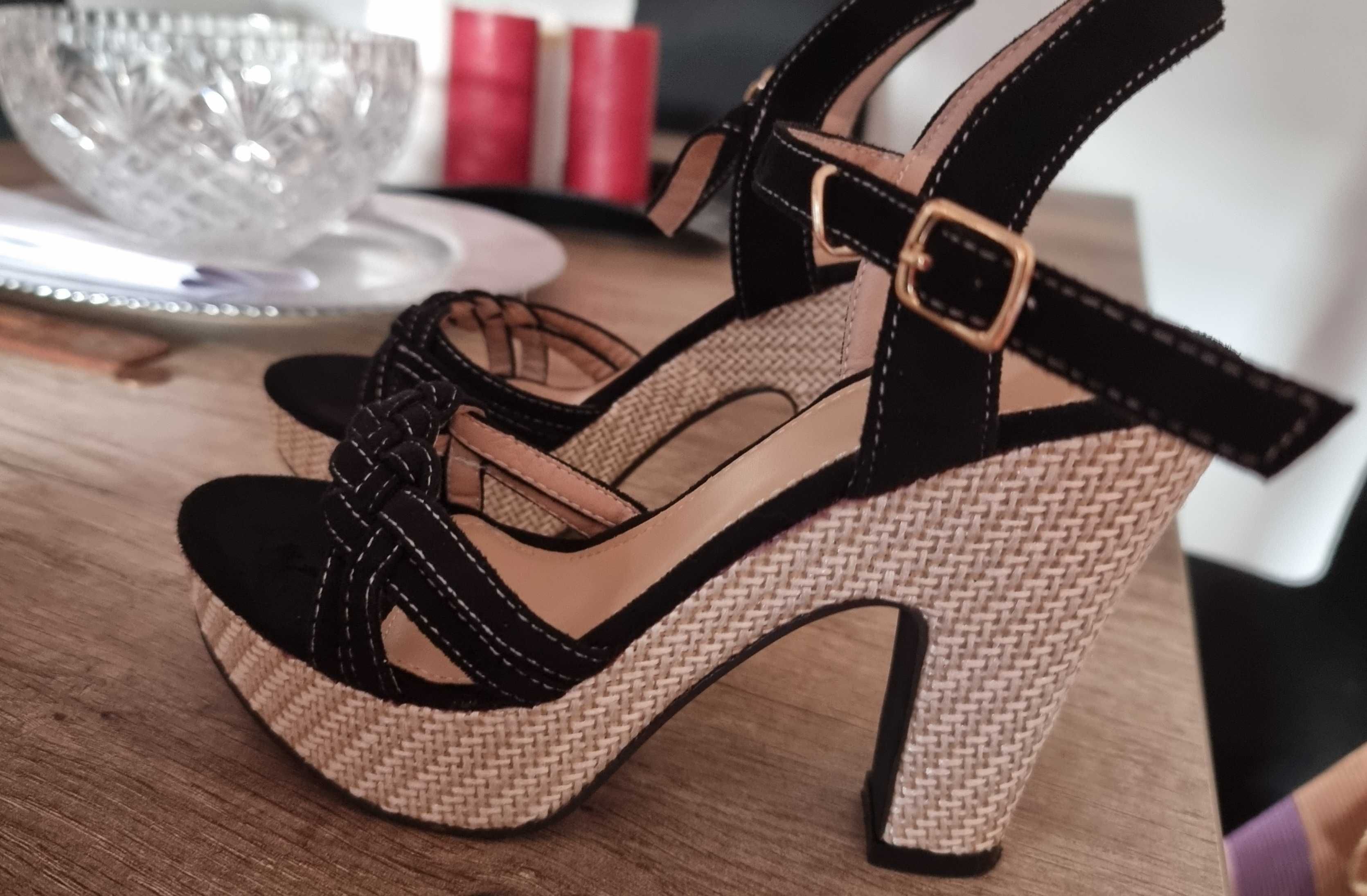 Sapatos novos de senhora