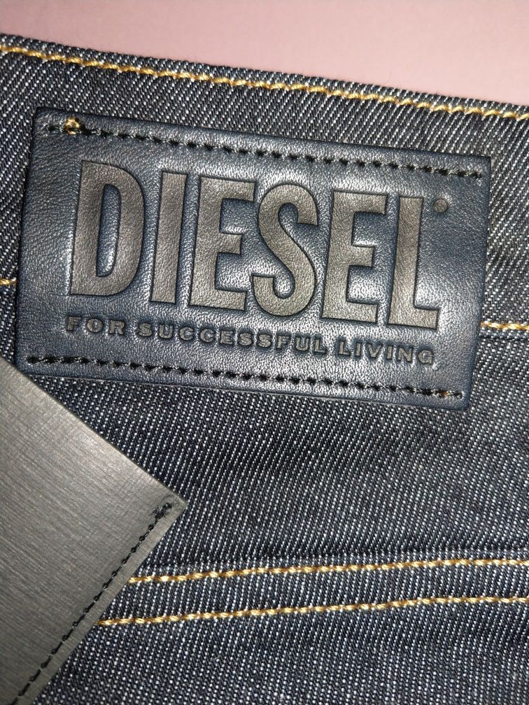 Spodnie męskie Diesel.