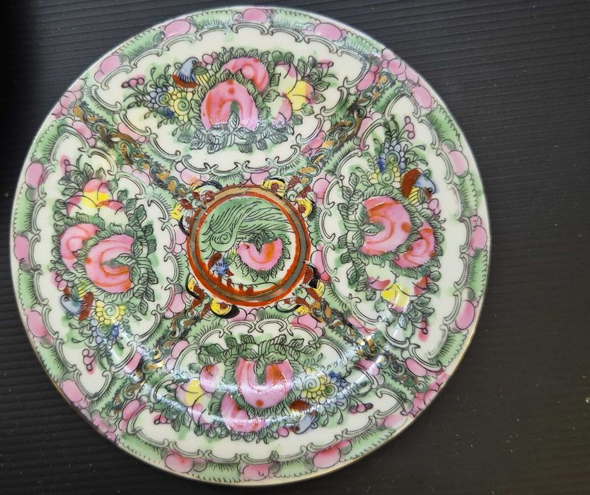 Pratos chineses decorativos e/ou utilitários